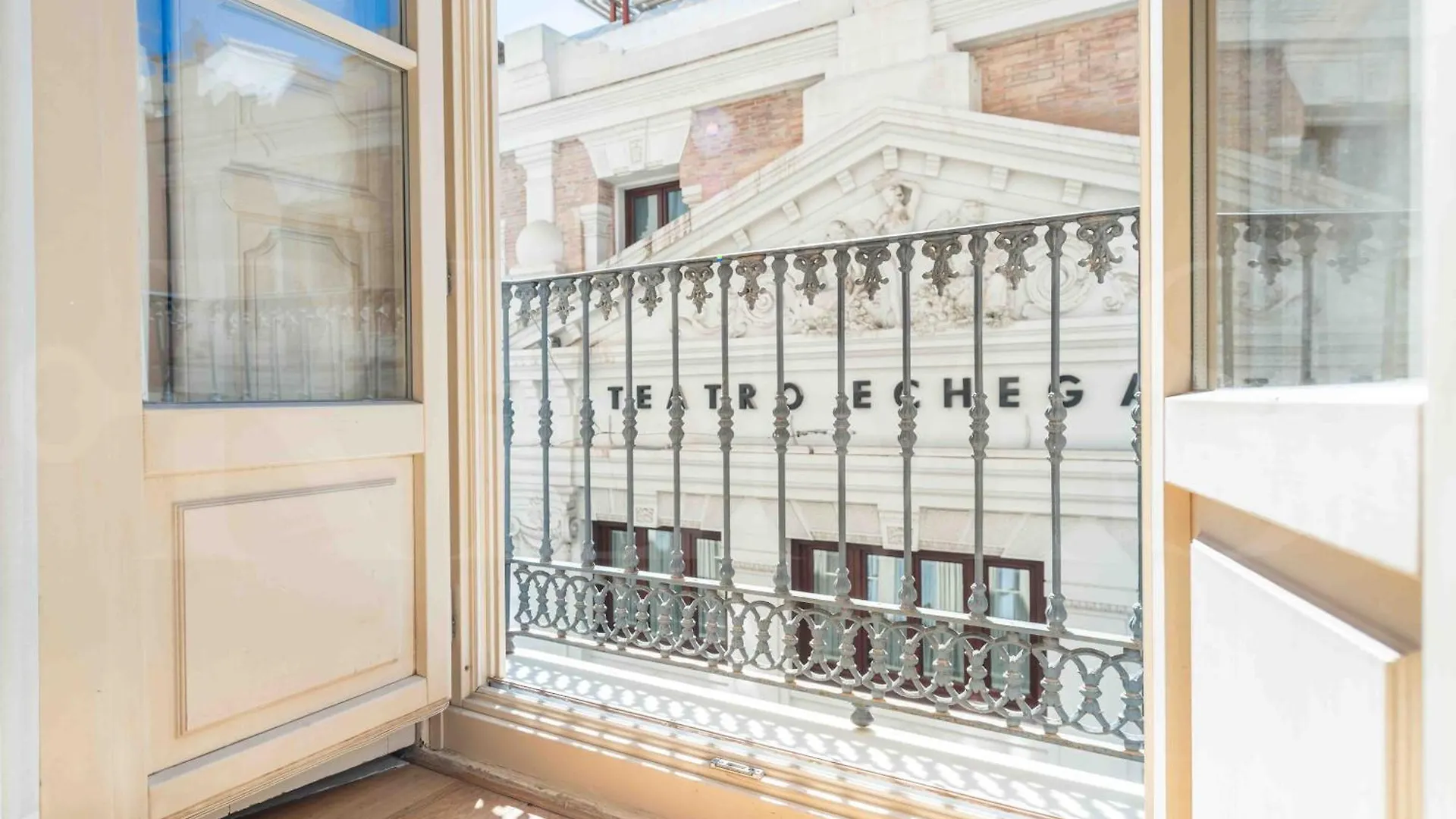 Inviting Apartment In Historic Center By Rems Málaga